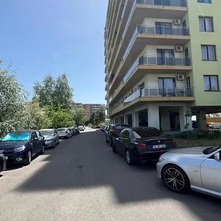 Apartment M By The Summerland